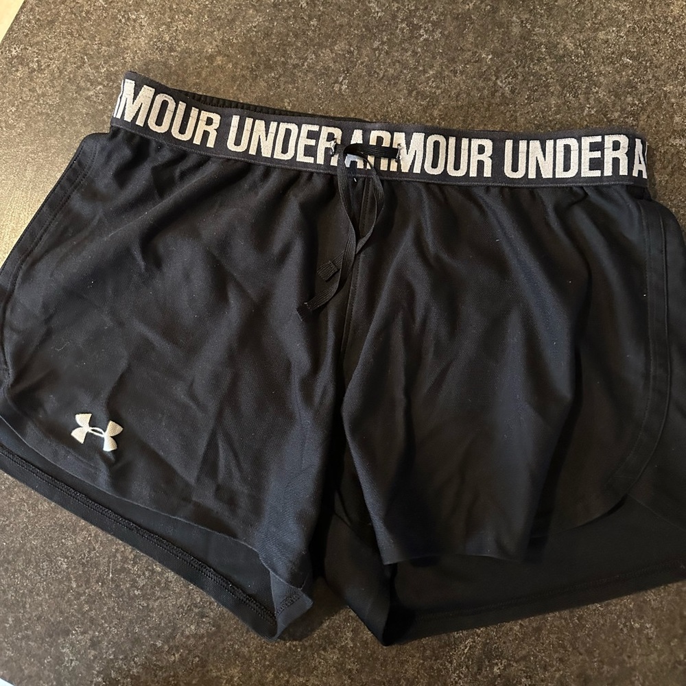 under armor black athletic shorts
